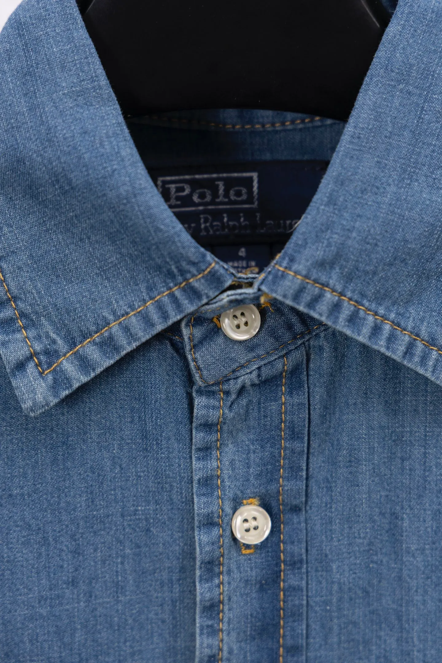 P220 model number/F150 Rah Lauren colorful small logo embroidered denim shirt. Same style for men and women. Complete with three labels. Full set of packaging. Official website details are consistent. Made of denim fabric. The denim fabric has been treated with a special process, and the texture is soft but not stiff. Ready-made clothes are washed. Skin-friendly and comfortable. Classic and invincible. Suitable for business and leisure. Collar buttons. Different currencies. All fabric accessories are original and the details are very good. Color: denim blue Size: S M L XL